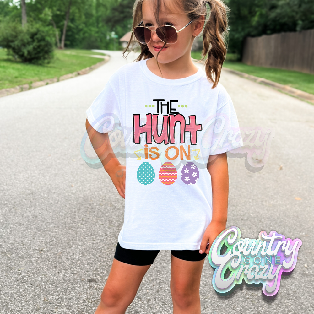 THE HUNT IS ON - WHITE T-SHIRT-Country Gone Crazy-Country Gone Crazy